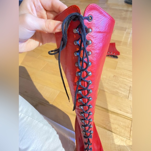 Vintage red leather heeled boots - Picture 16 of 16